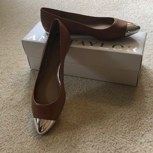Ann Taylor Skylar flats size 6